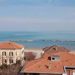 فندق Mediterraneo بيزارو