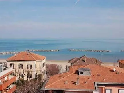 فندق Mediterraneo بيزارو